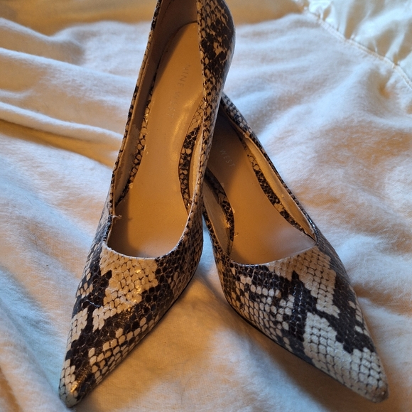 Nine West snakeskin pointy pumps 7 M - Picture 2 of 9